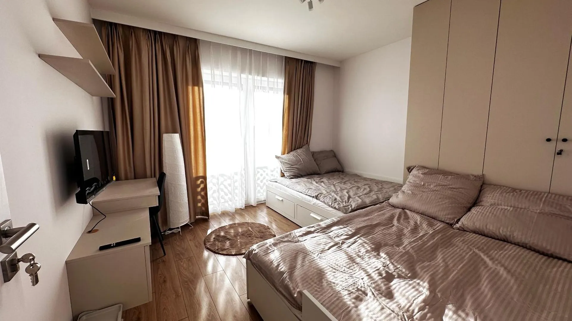 Kaskady Airport Modern Apartments - Close To The Airport And City Center Warszawa